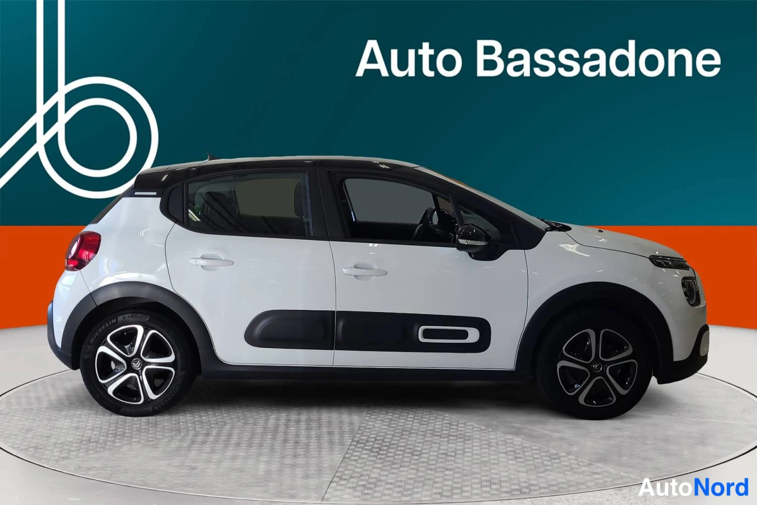 Valkoinen Citroen C3 2022, sivulta, kuva 5