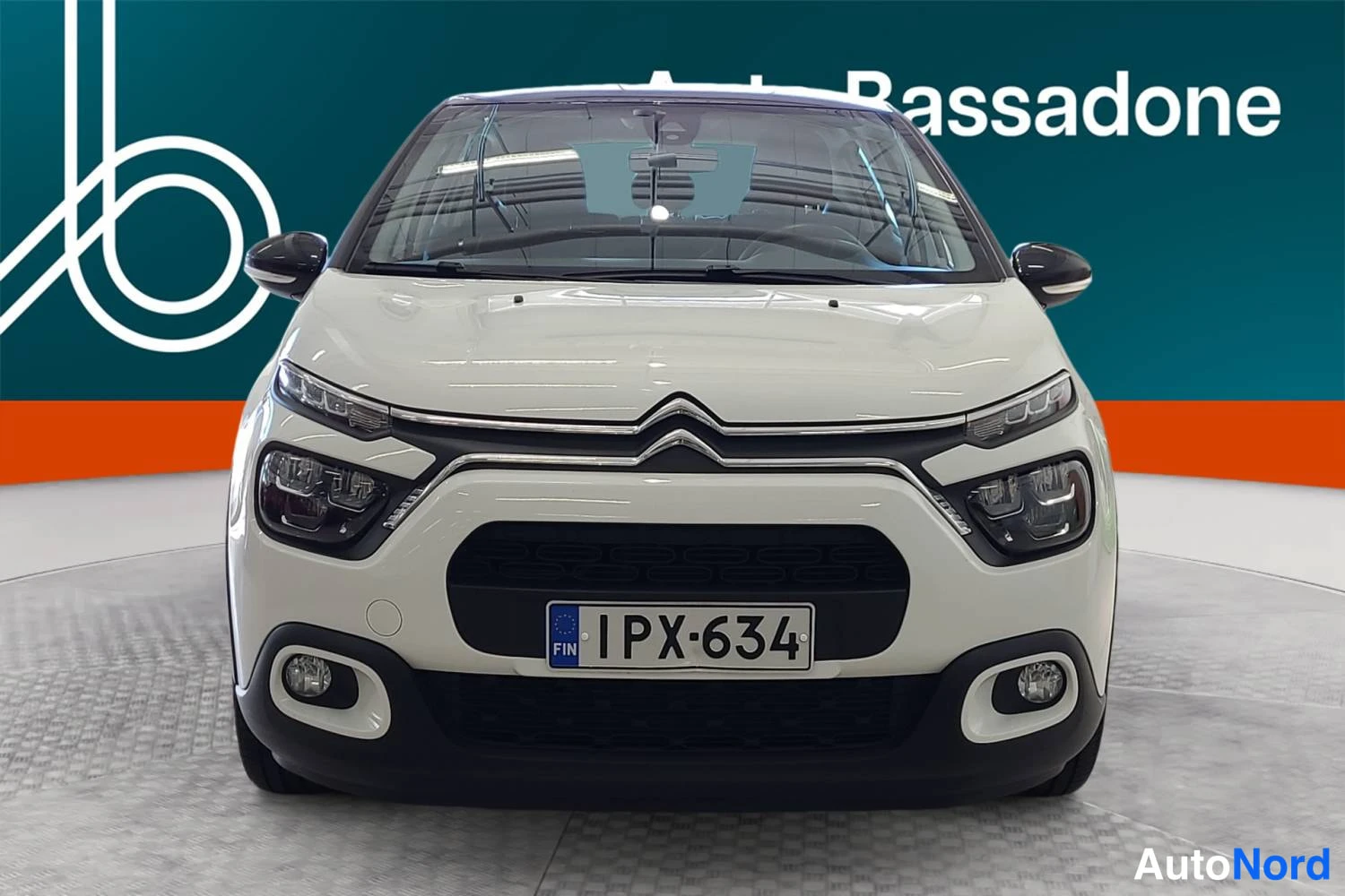 Valkoinen Citroen C3 2022, edestä, kuva 3
