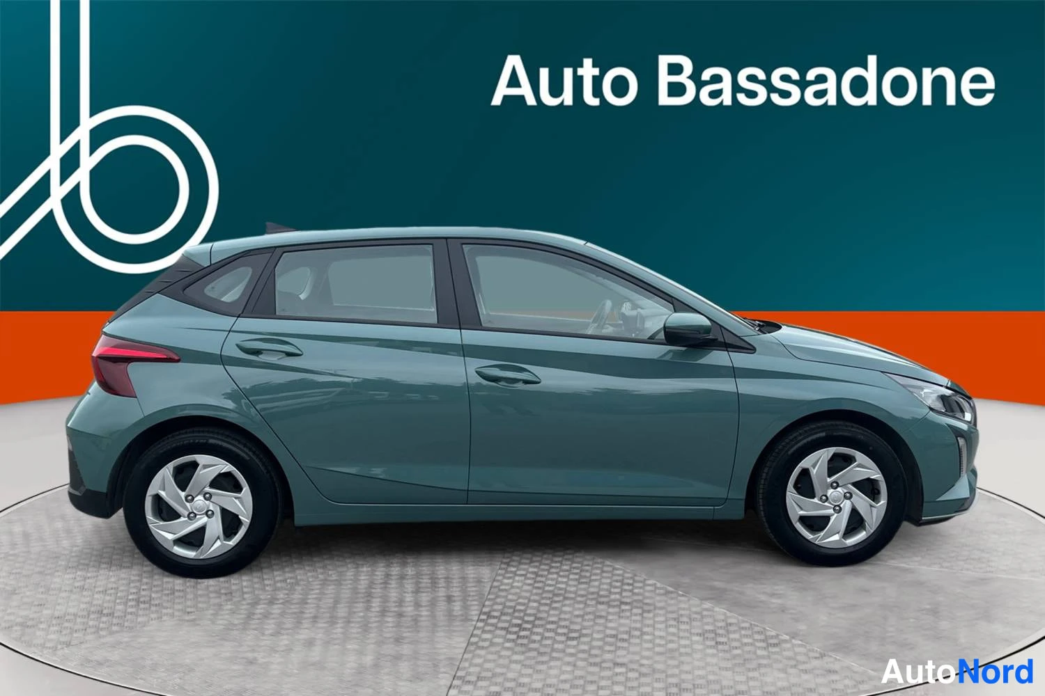 Harmaa Hyundai I20 2025, etuviisto, keula oikealle, kuva 2
