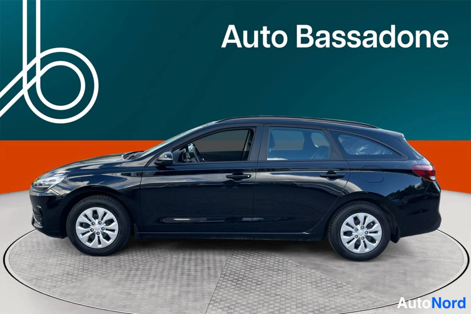 Musta Hyundai I30 2025, sivulta, kuva 5