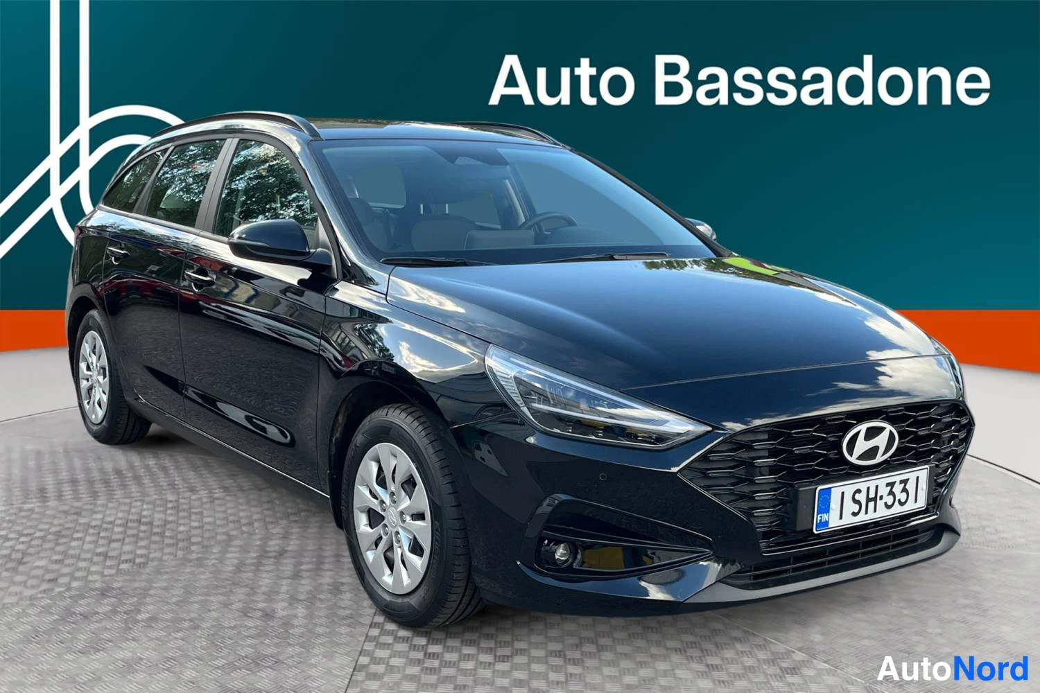 Musta Hyundai I30 2025, etuviisto, keula oikealle, kuva 3