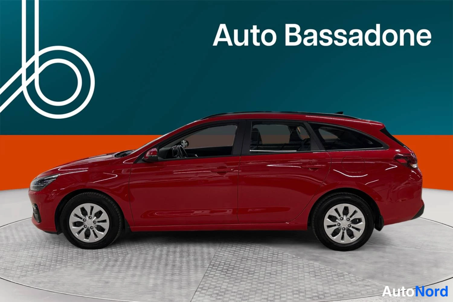 Punainen Hyundai I30 2025, sivulta, kuva 6