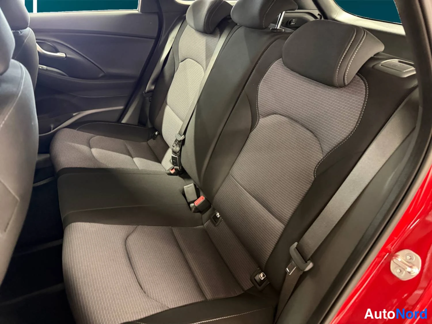 Punainen Hyundai I30 2025, kuva 13