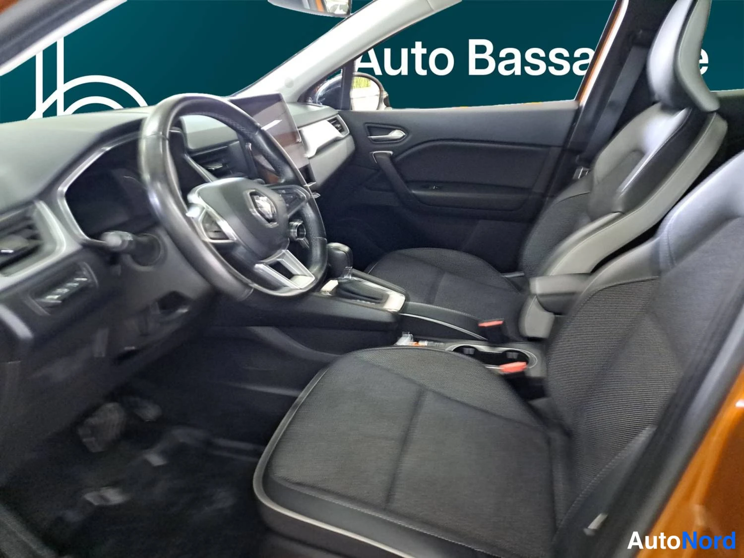 Oranssi Renault Captur 2022, kuva 9