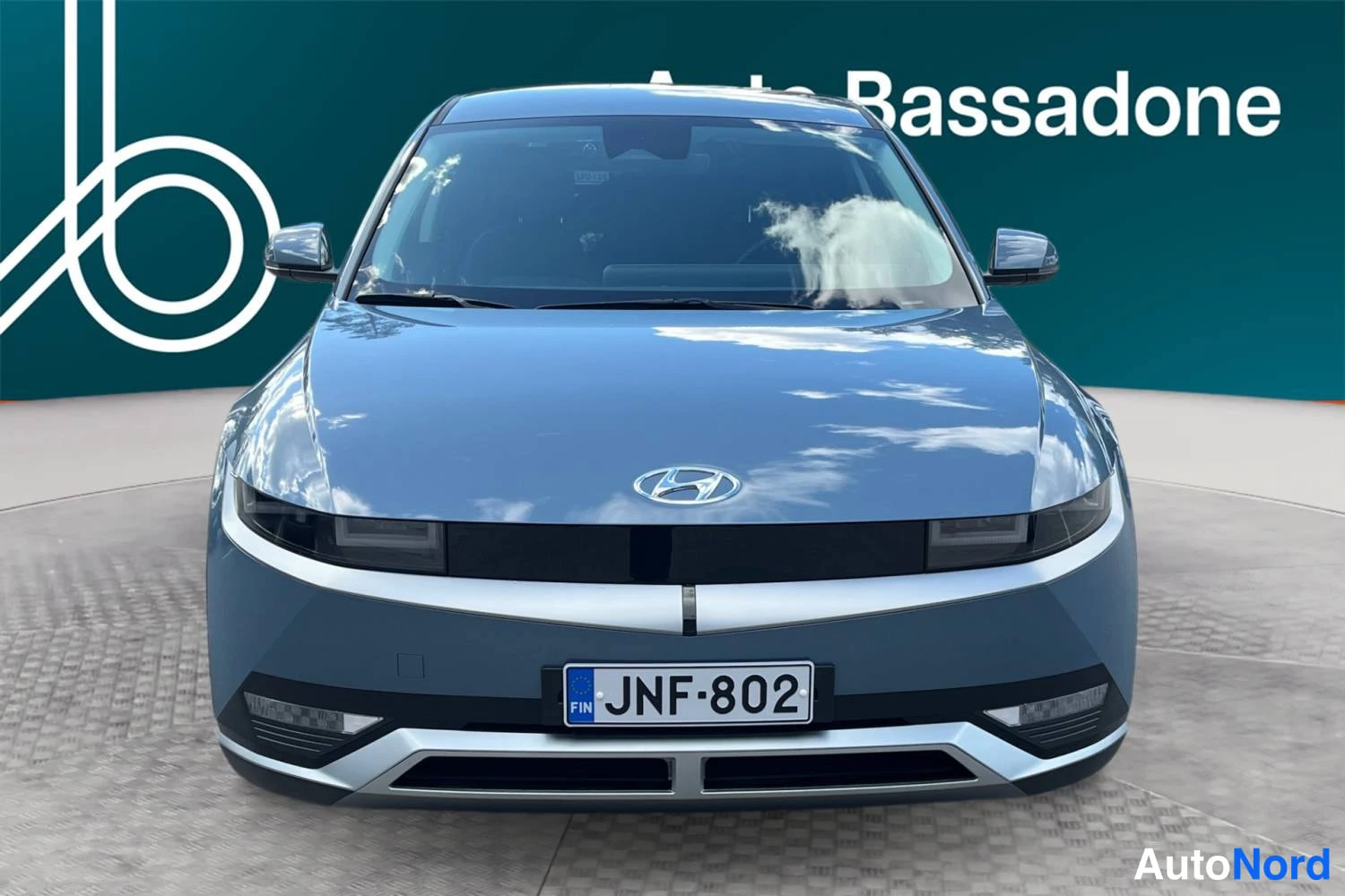 Harmaa Hyundai Ioniq 5 2024, edestä, kuva 3