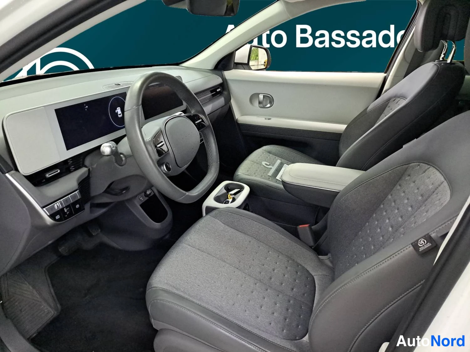 Valkoinen Hyundai Ioniq 5 2024, kuva 9