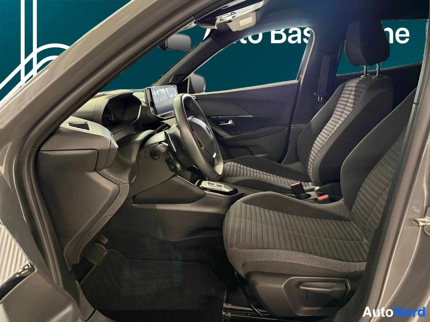 Harmaa Peugeot 2008 2024, kuva 27