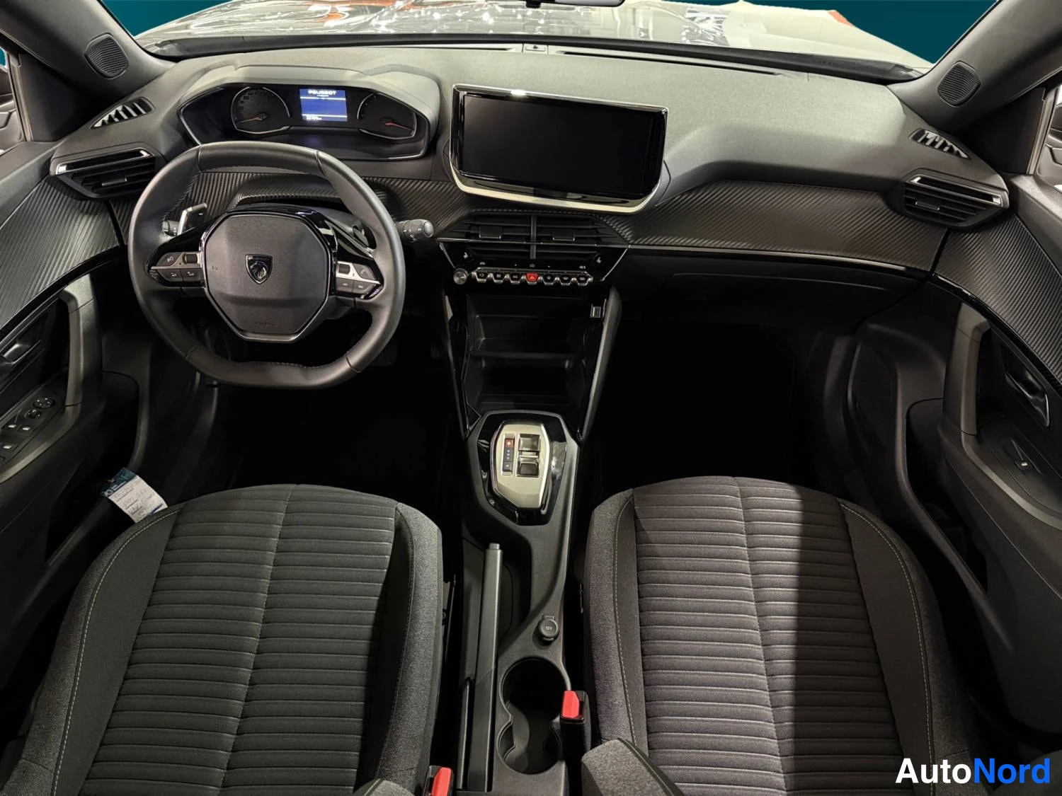 Harmaa Peugeot 2008 2024, kuva 9