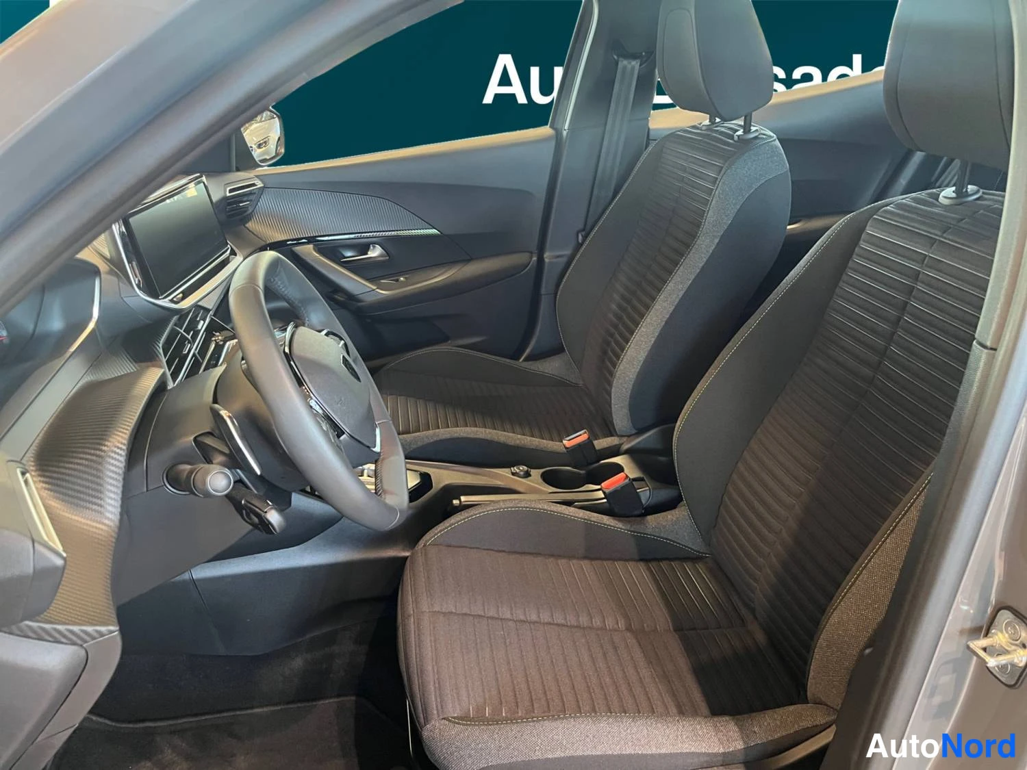 Harmaa Peugeot 2008 2024, kuva 9