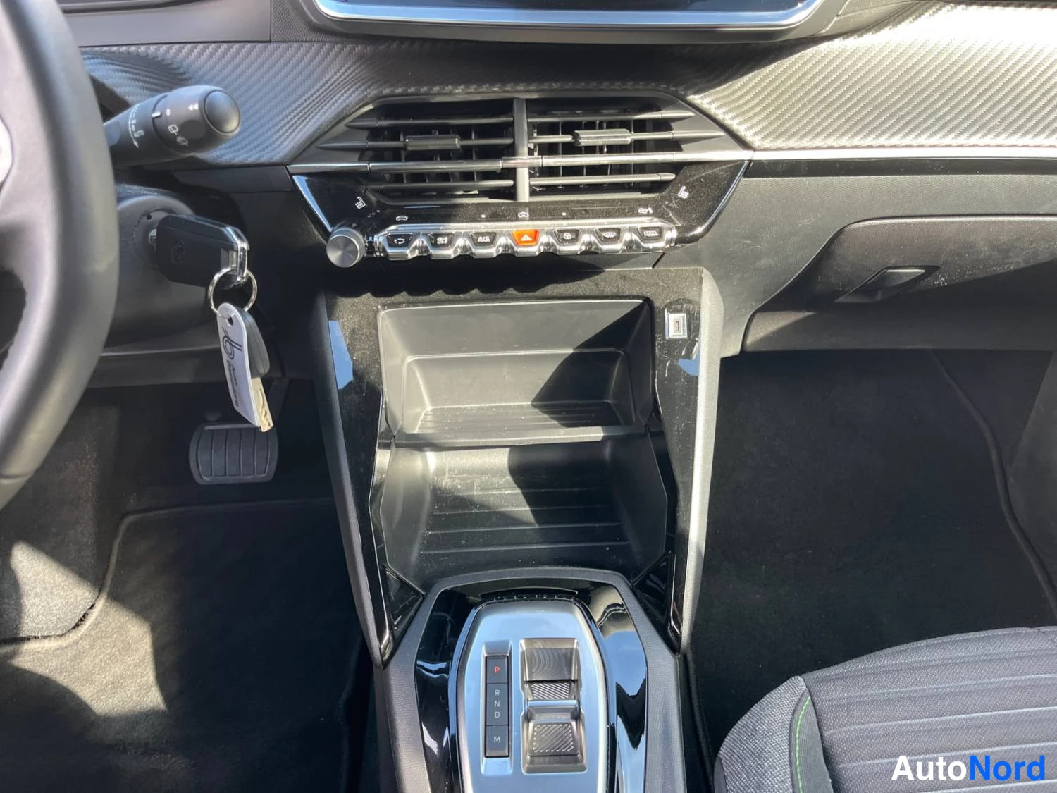 Harmaa Peugeot 2008 2024, kuva 11