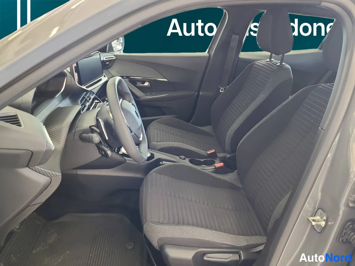 Harmaa Peugeot 2008 2024, kuva 10