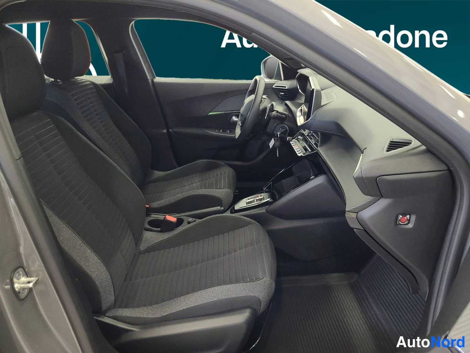 Harmaa Peugeot 2008 2024, kuva 15