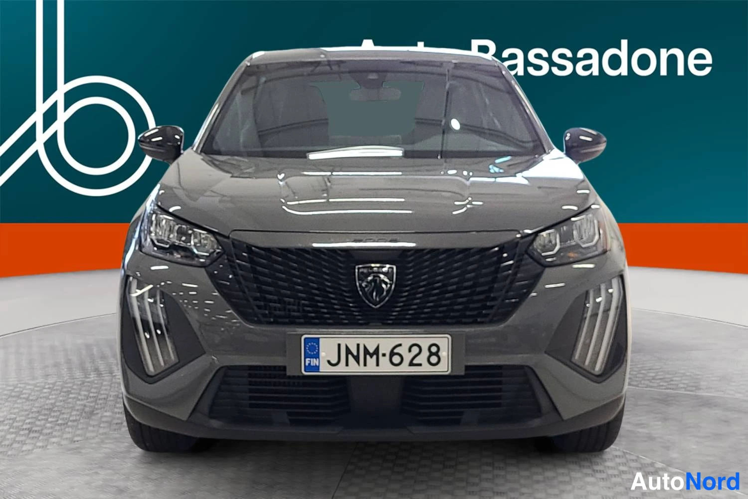 Harmaa Peugeot 2008 2024, edestä, kuva 4