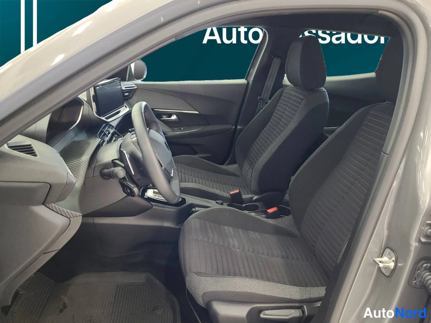 Harmaa Peugeot 2008 2024, kuva 9