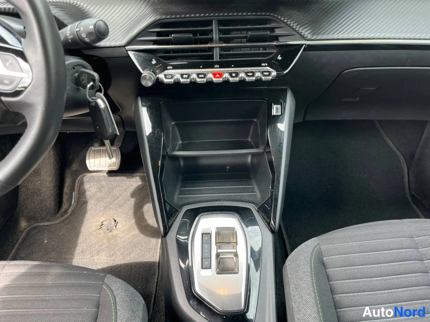 Harmaa Peugeot 2008 2024, kuva 12