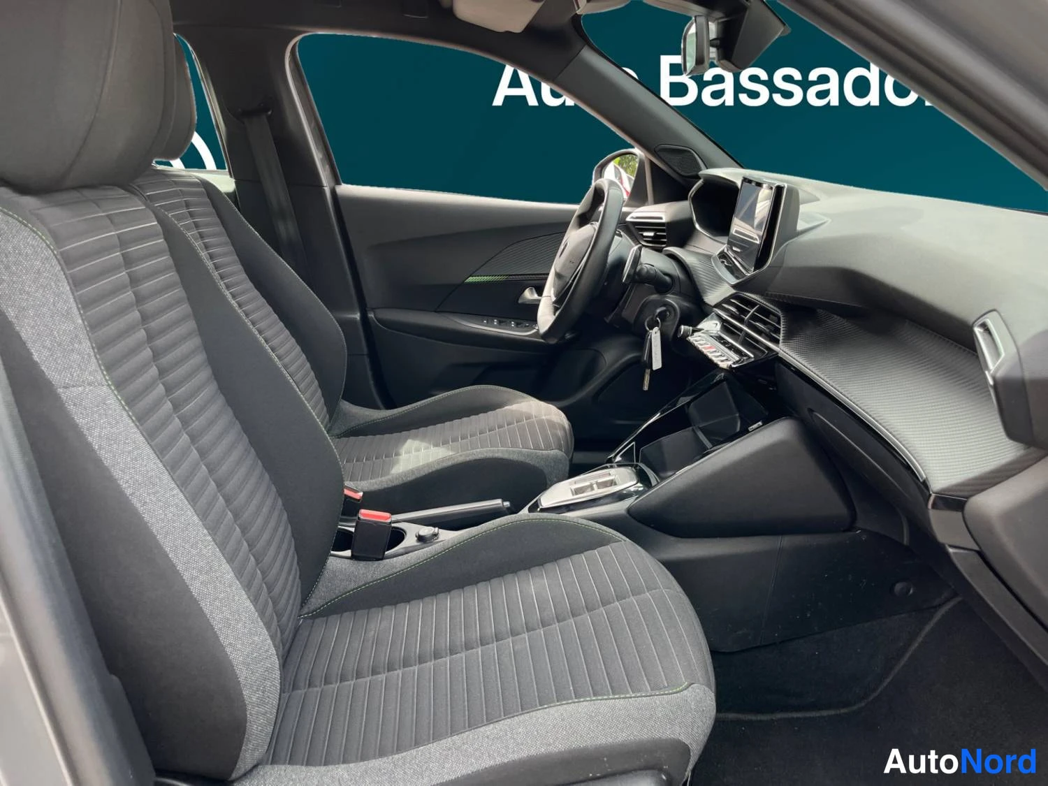 Harmaa Peugeot 2008 2024, kuva 15