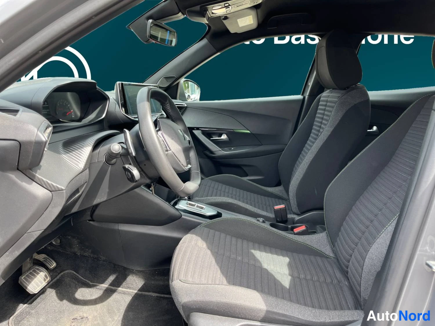 Harmaa Peugeot 2008 2024, kuva 10