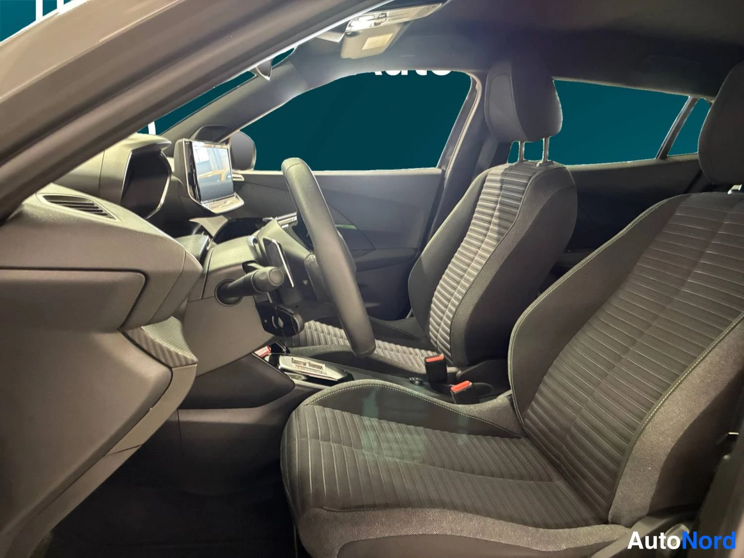 Harmaa Peugeot 2008 2024, kuva 9