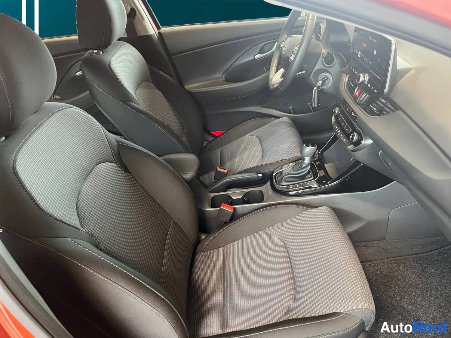 Oranssi Hyundai I30 2025, kuva 30