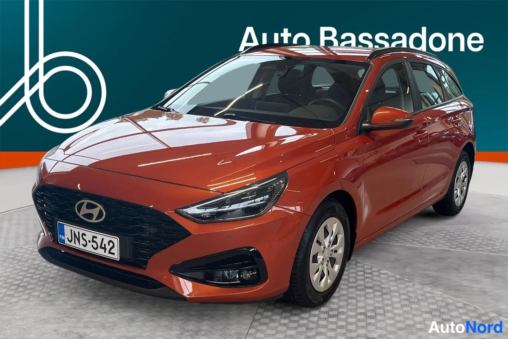 Oranssi Hyundai I30 2025, etuviisto, keula vasemmalle, kuva 2
