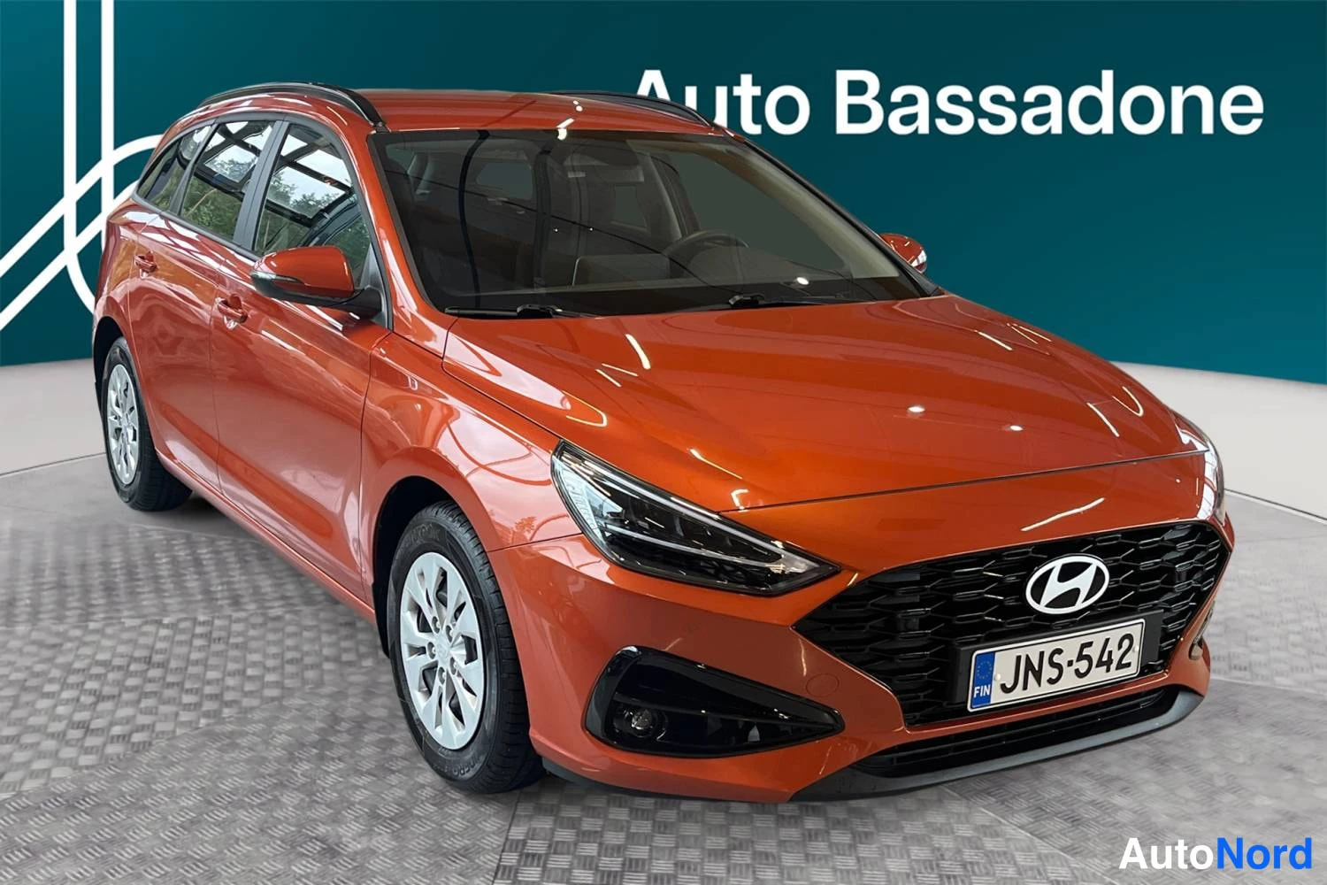 Oranssi Hyundai I30 2025, etuviisto, keula oikealle, kuva 4