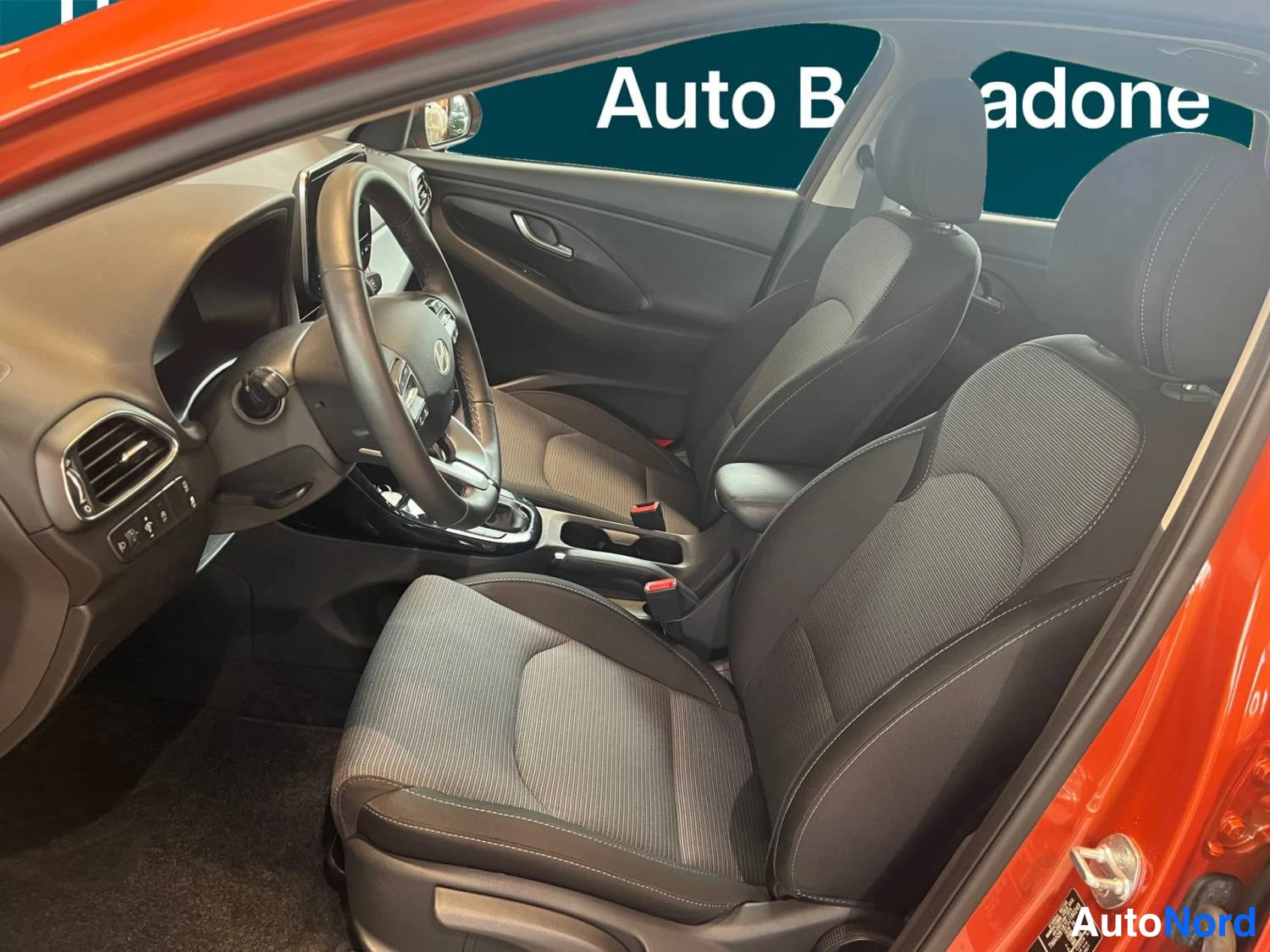 Oranssi Hyundai I30 2025, kuva 25