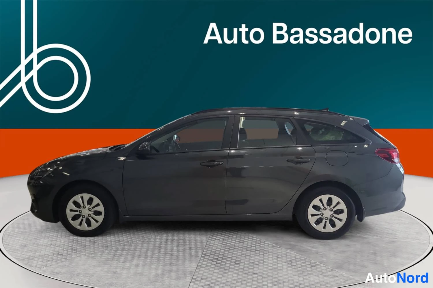 Harmaa Hyundai I30 2025, sivulta, kuva 4