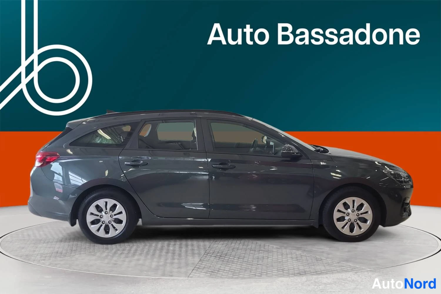 Harmaa Hyundai I30 2025, sivulta, kuva 5