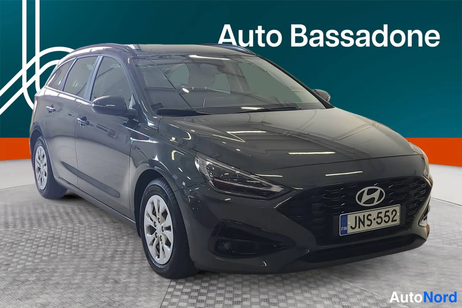 Harmaa Hyundai I30 2025, etuviisto, keula oikealle, kuva 2