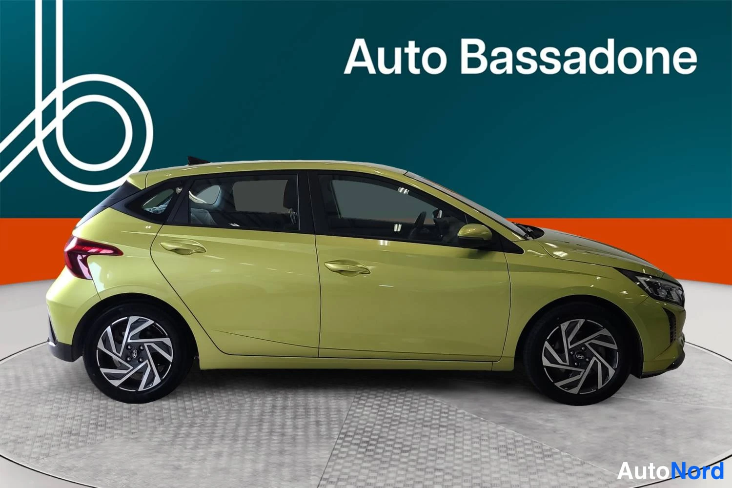 Vihreä Hyundai I20 2025, etuviisto, keula oikealle, kuva 4