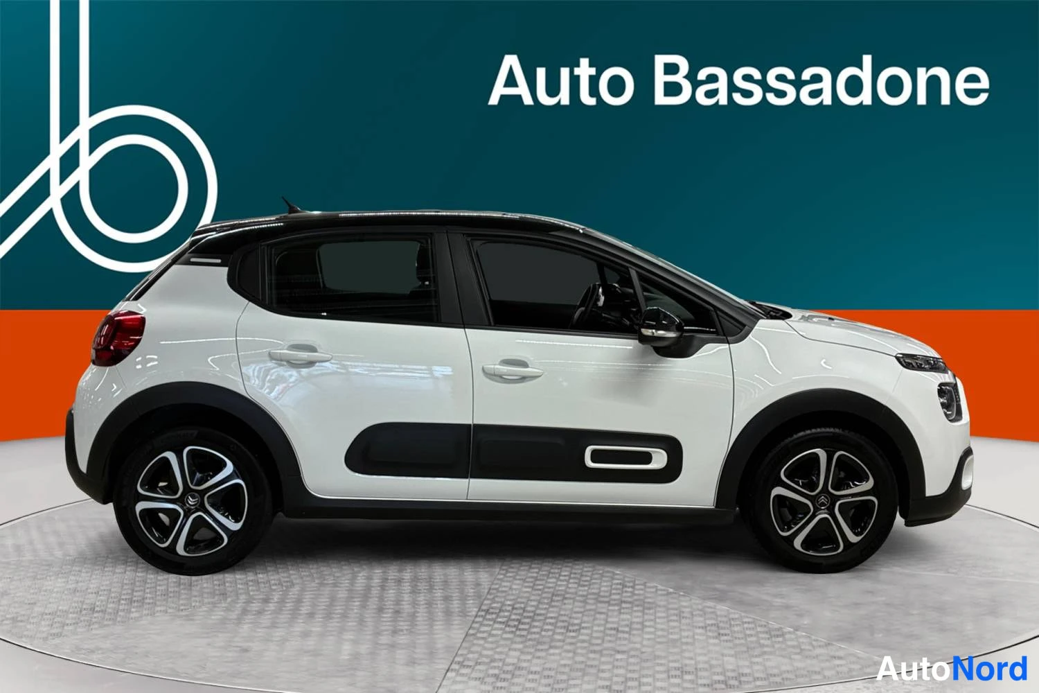 Valkoinen Citroen C3 2022, sivulta, kuva 4