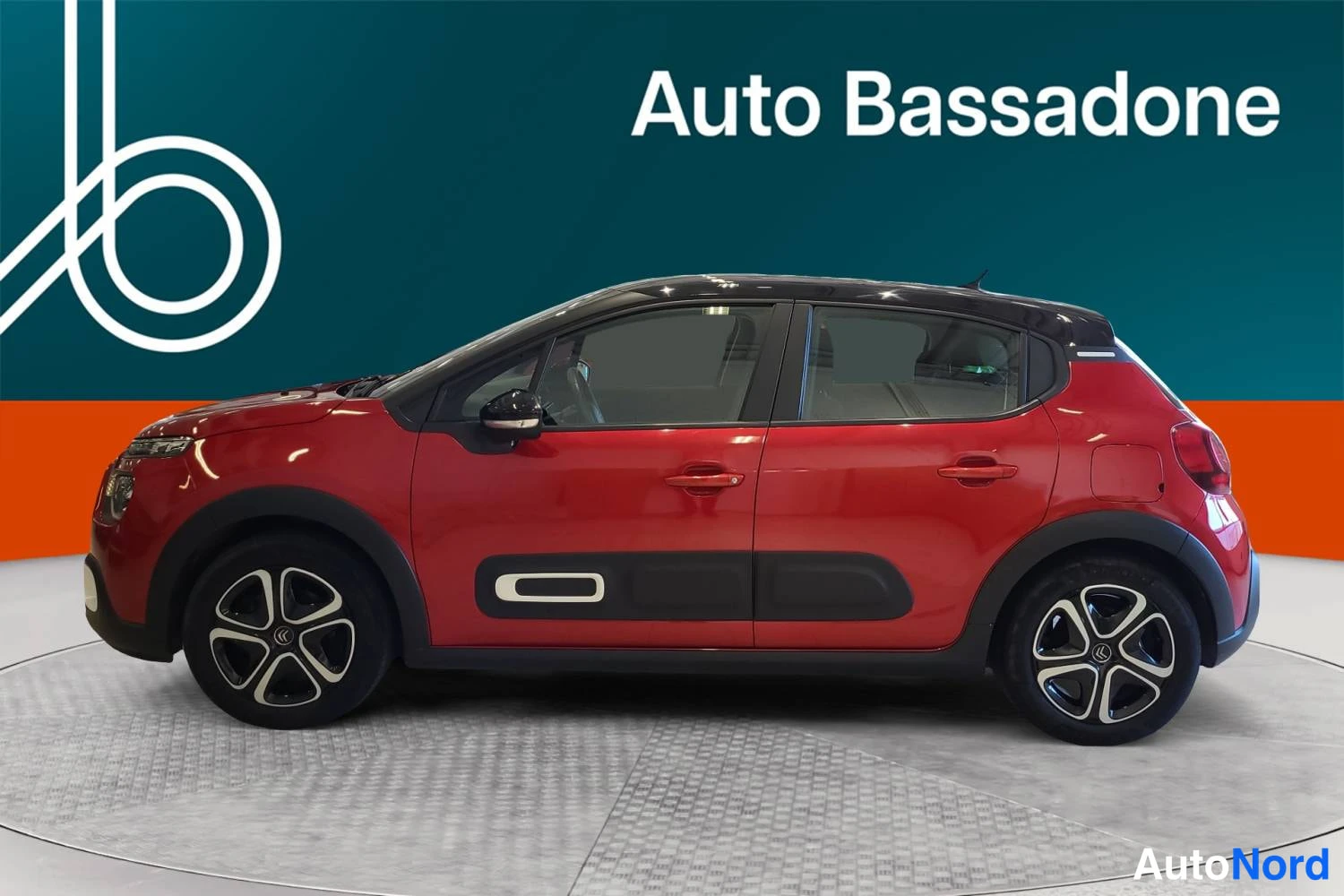 Punainen Citroen C3 2022, sivulta, kuva 5