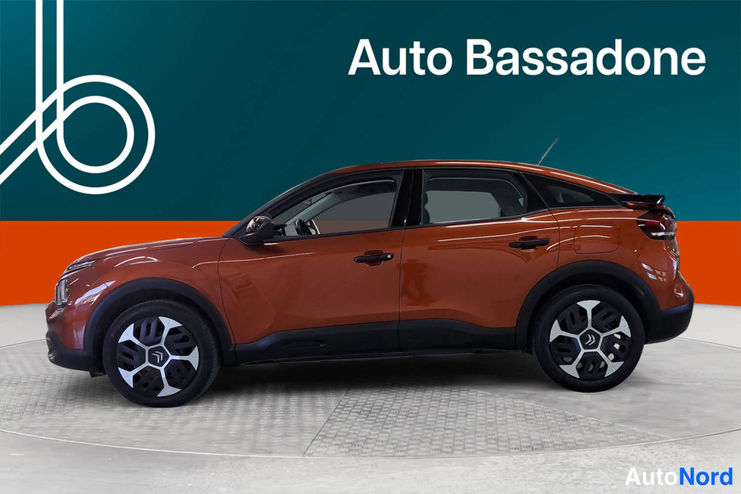 Oranssi Citroen C4 2022, sivulta, kuva 5