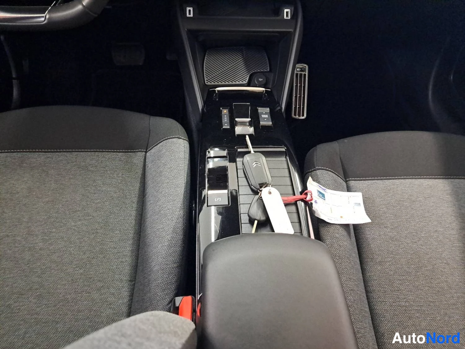 Oranssi Citroen C4 2022, kuva 14