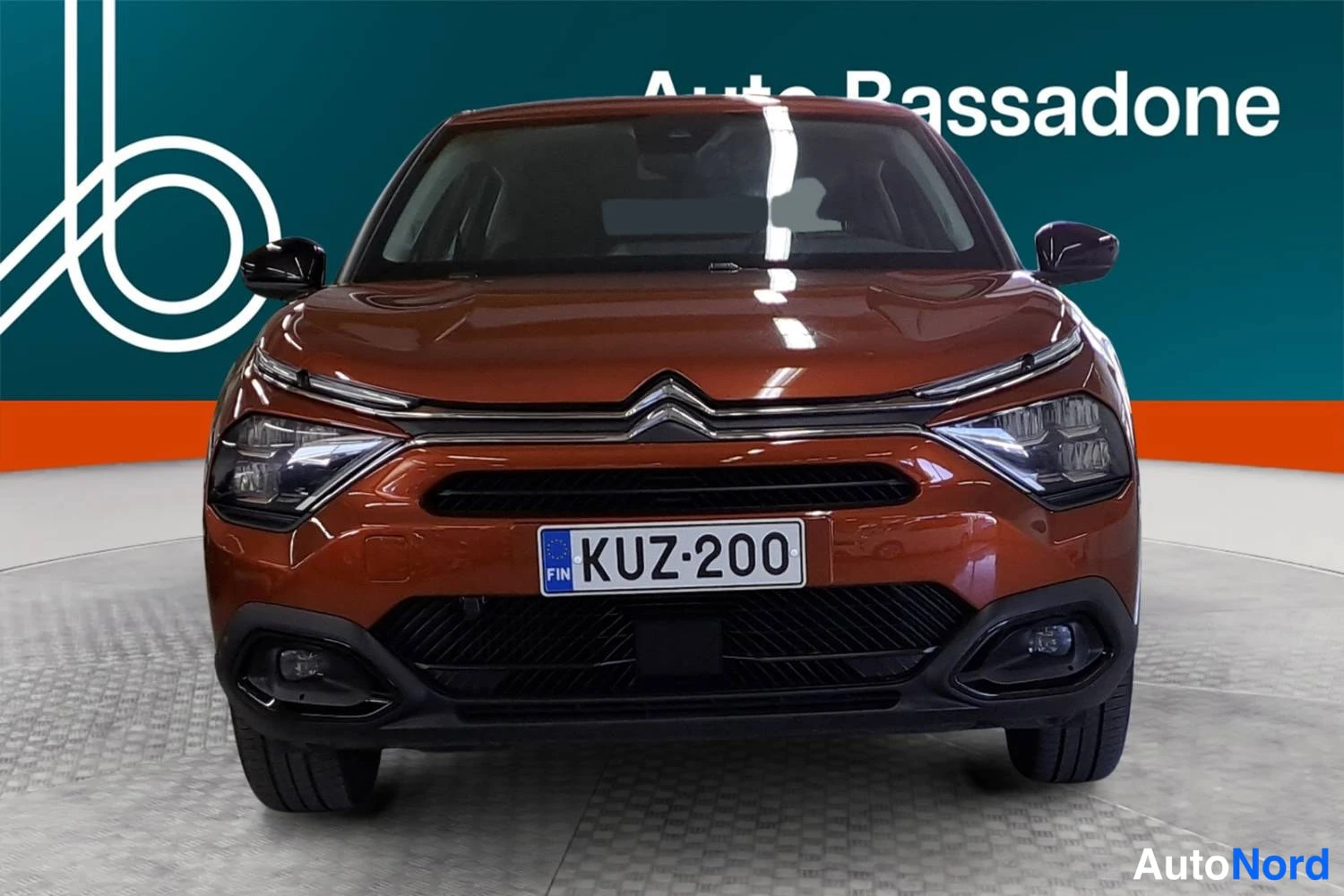 Oranssi Citroen C4 2022, edestä, kuva 4