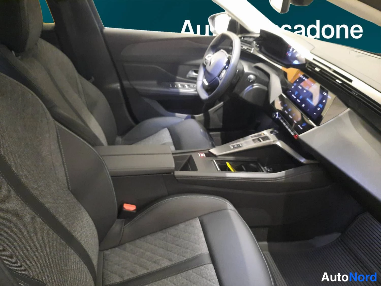 Sininen Peugeot 408 2024, kuva 24
