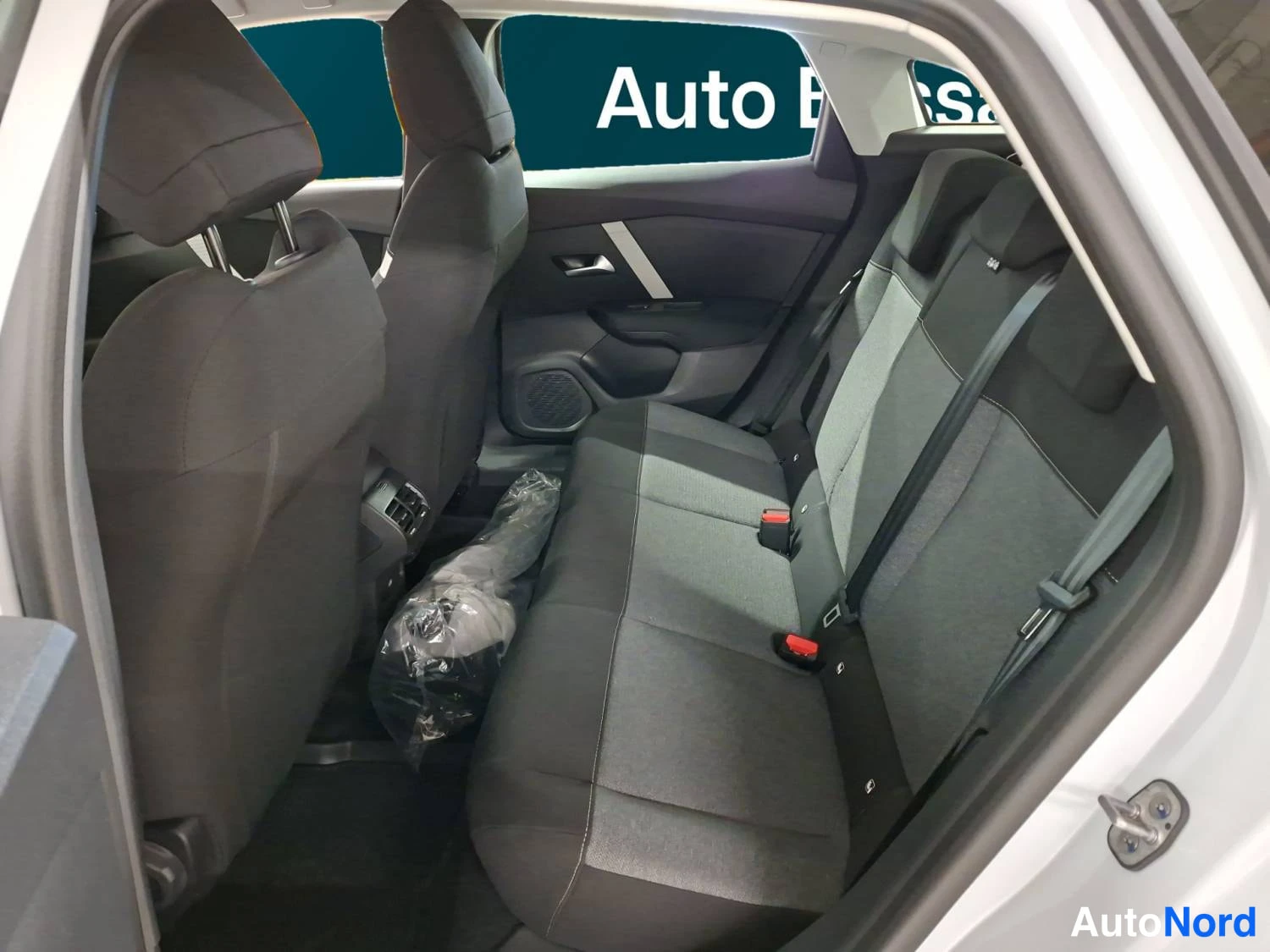 Valkoinen Citroen C4 2024, kuva 11