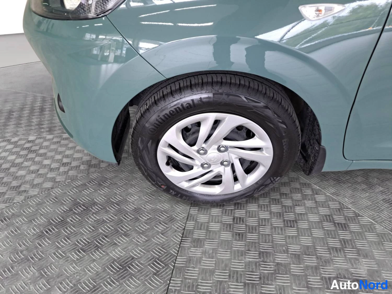 Harmaa Hyundai I10 2025, etuviisto, keula vasemmalle, kuva 2