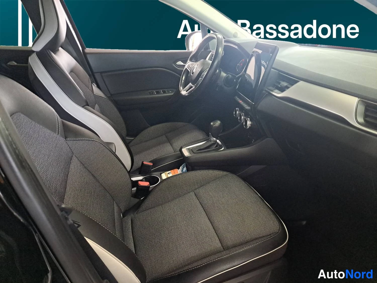 Musta Renault Captur 2022, kuva 11