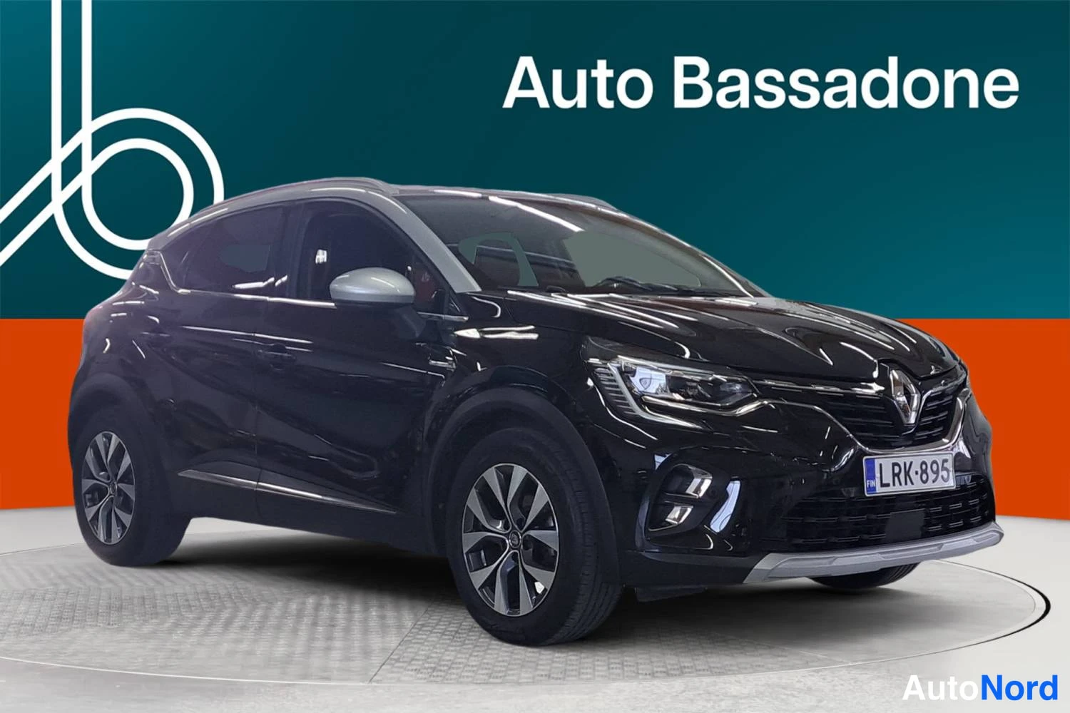 Musta Renault Captur 2022, etuviisto, keula oikealle, kuva 2