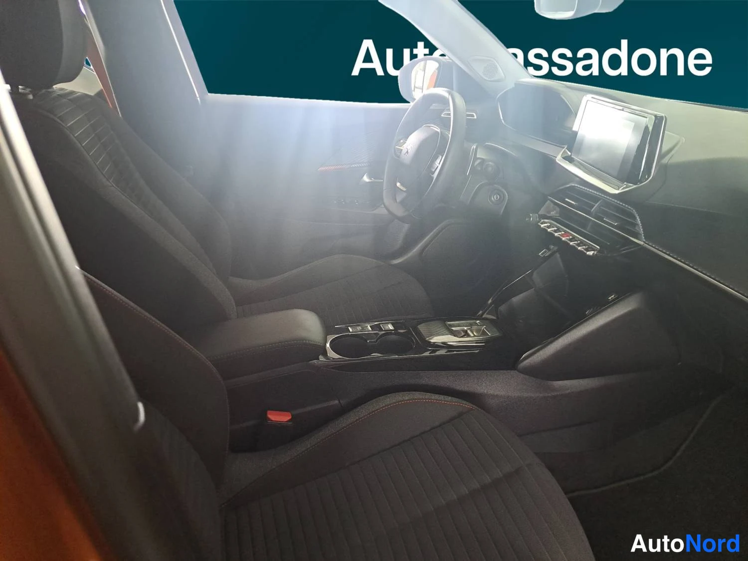 Oranssi Peugeot 2008 2023, kuva 12