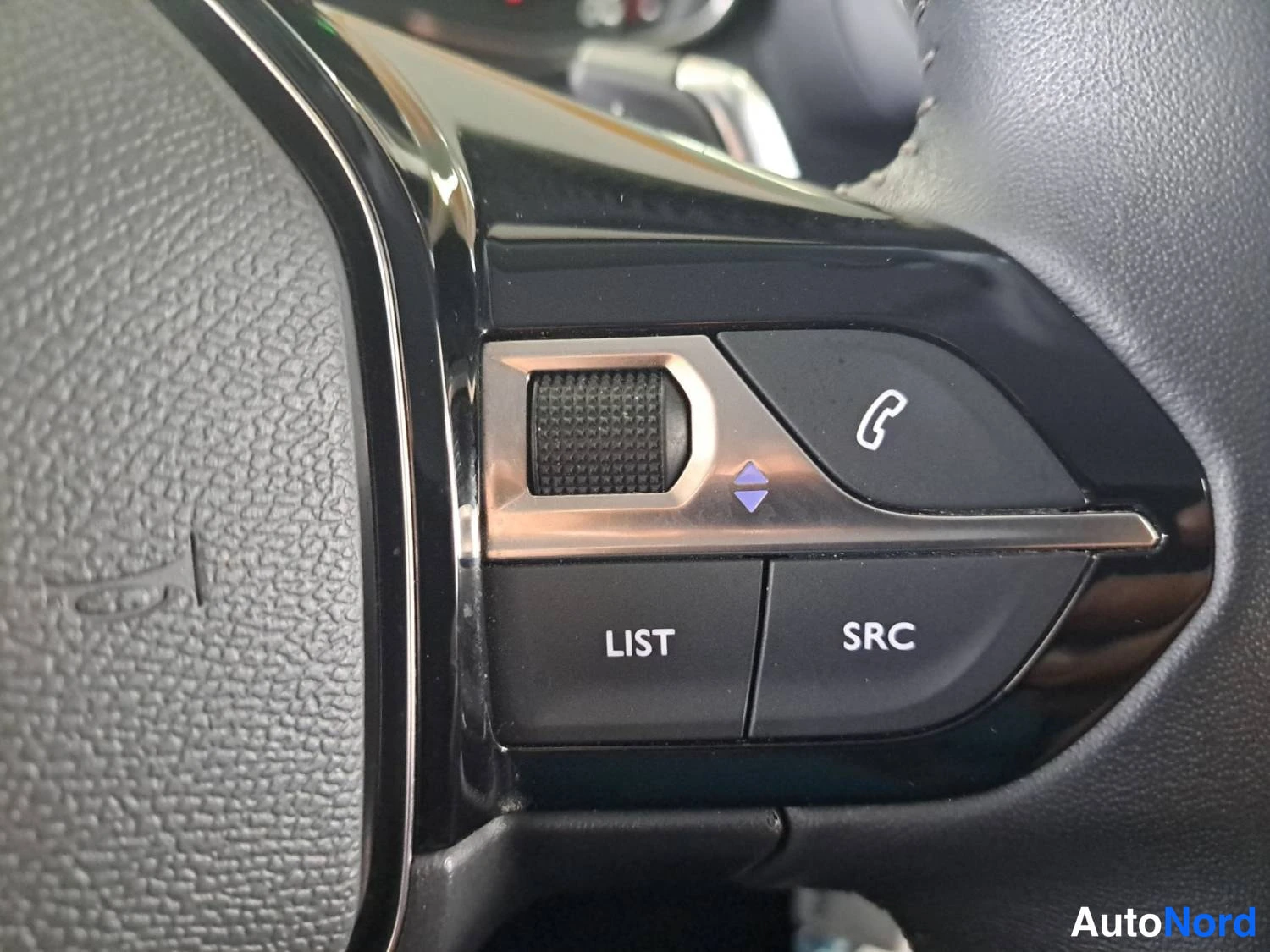 Oranssi Peugeot 2008 2023, kuva 17