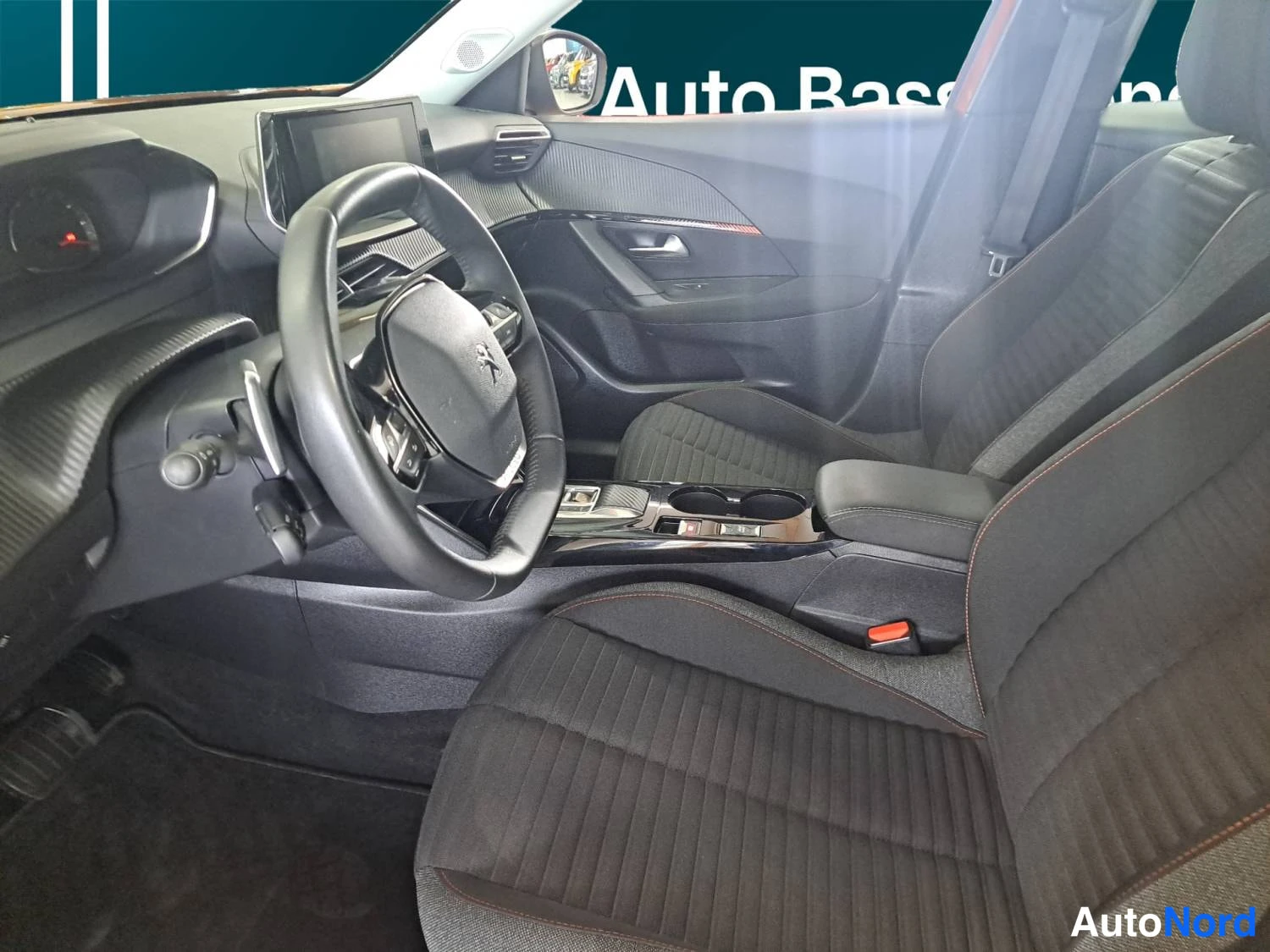 Oranssi Peugeot 2008 2023, kuva 22