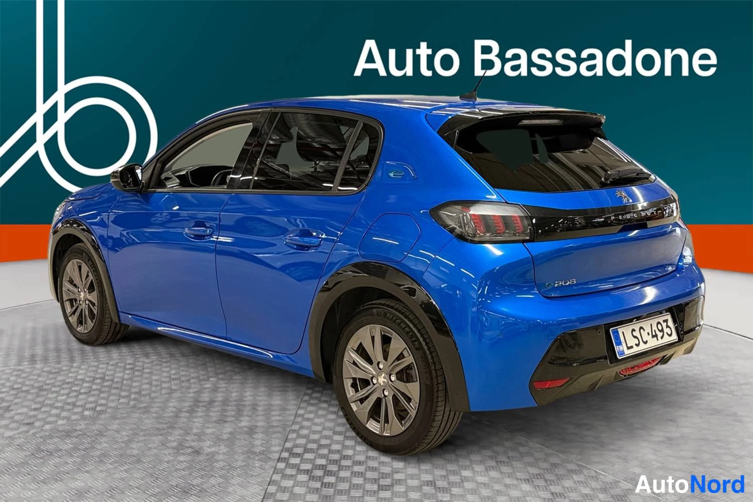 Sininen Peugeot E-208 2023, takaviisto, kuva 6