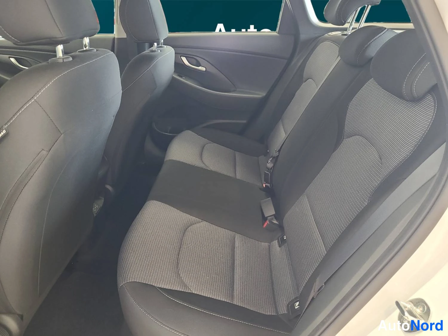 Valkoinen Hyundai I30 2025, kuva 25