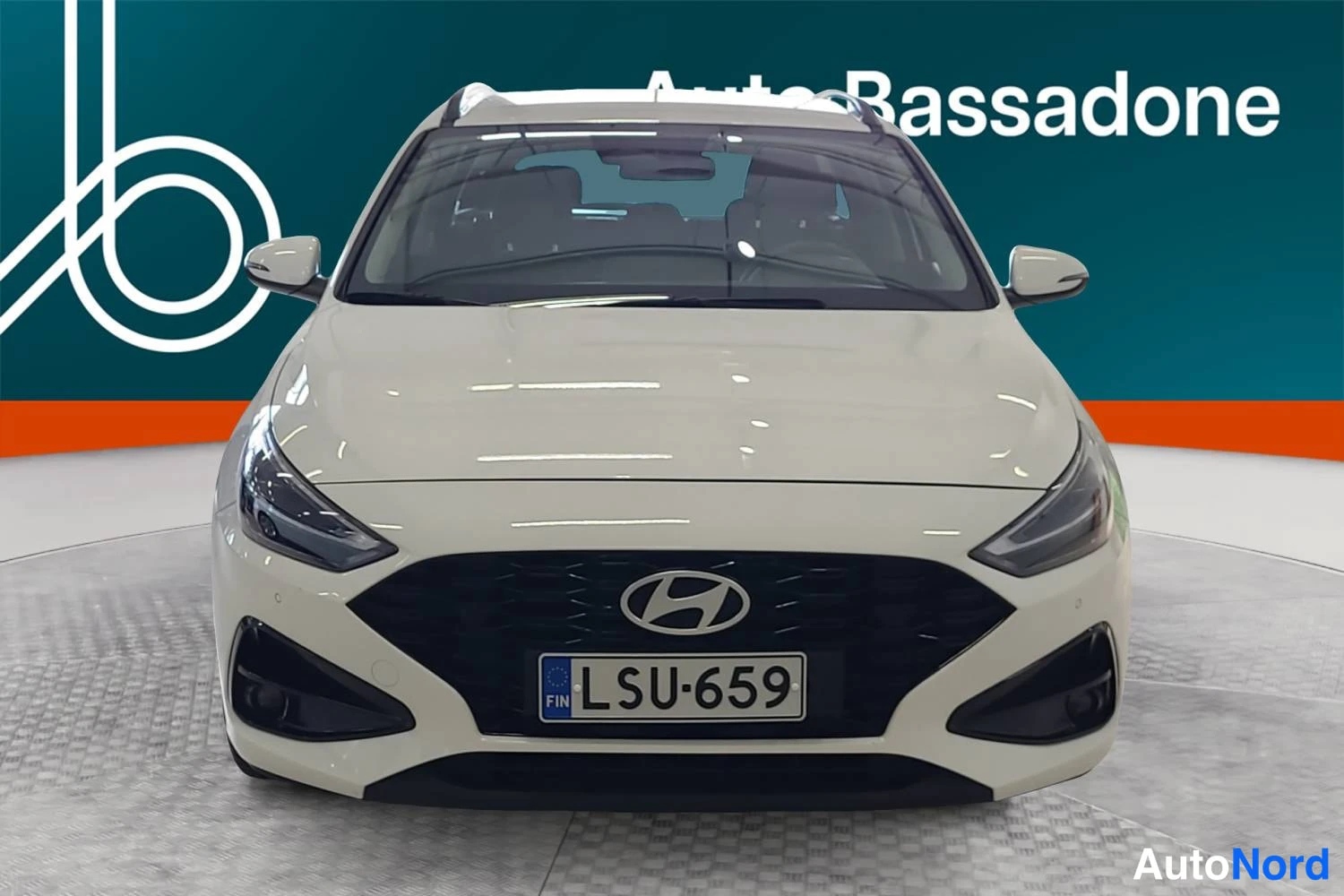 Valkoinen Hyundai I30 2025, edestä, kuva 4