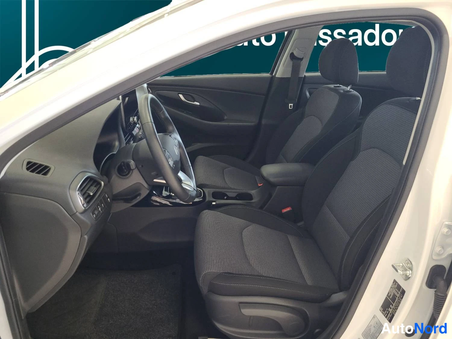 Valkoinen Hyundai I30 2025, kuva 9