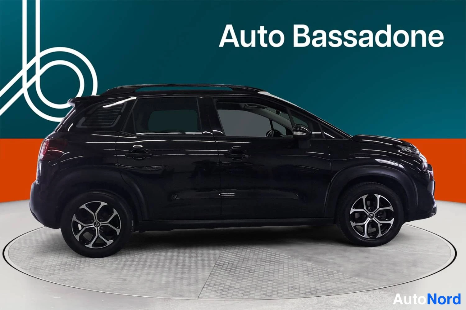 Musta Citroen C3 aircross 2022, sivulta, kuva 4