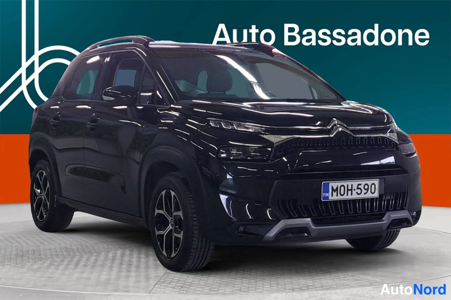 Musta Citroen C3 aircross 2022, etuviisto, keula oikealle, kuva 2