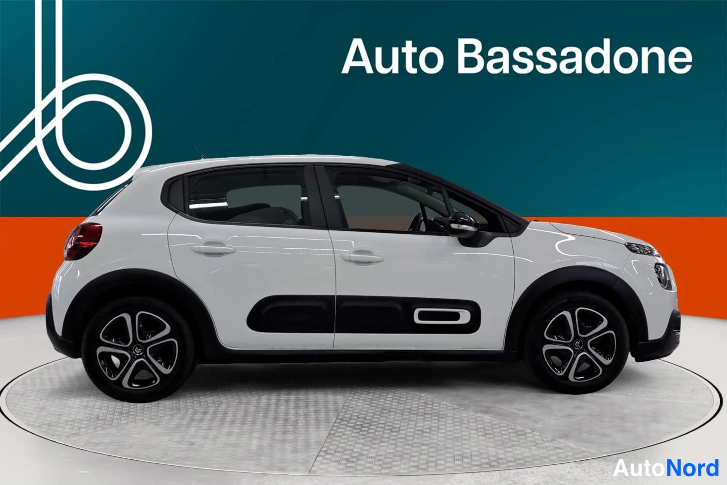 Valkoinen Citroen C3 2022, sivulta, kuva 5